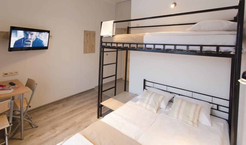 ורשה Arcus Premium Hostel מראה חיצוני תמונה